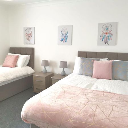 Parking, Smart Tv'S In All Rooms, Central Location 스완지 외부 사진
