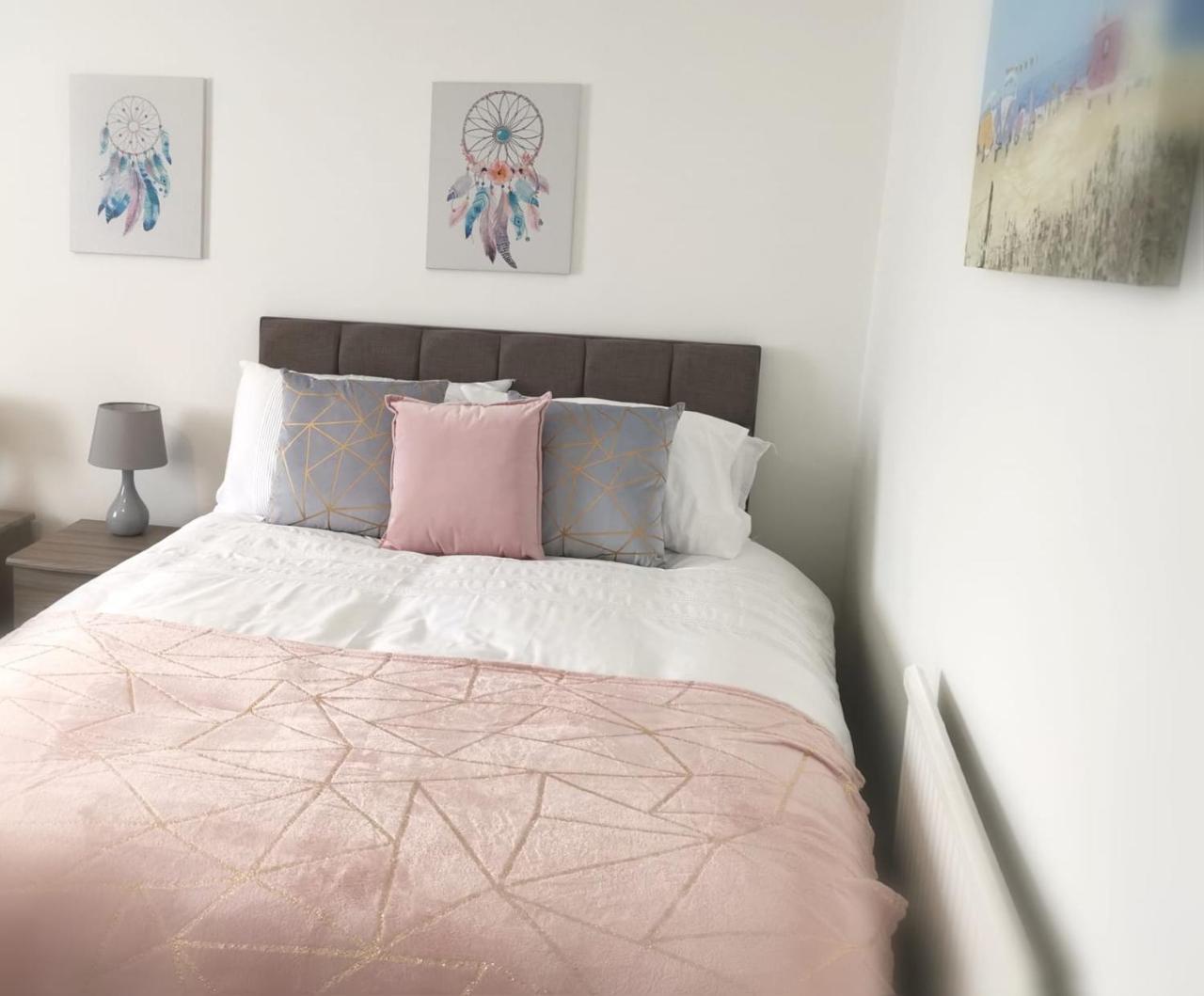 Parking, Smart Tv'S In All Rooms, Central Location 스완지 외부 사진
