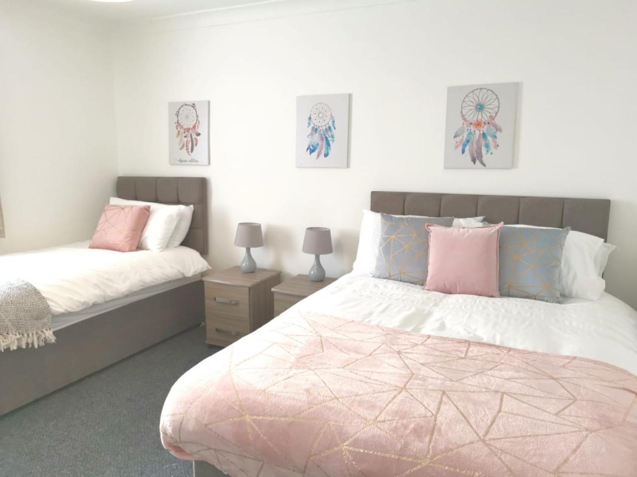 Parking, Smart Tv'S In All Rooms, Central Location 스완지 외부 사진