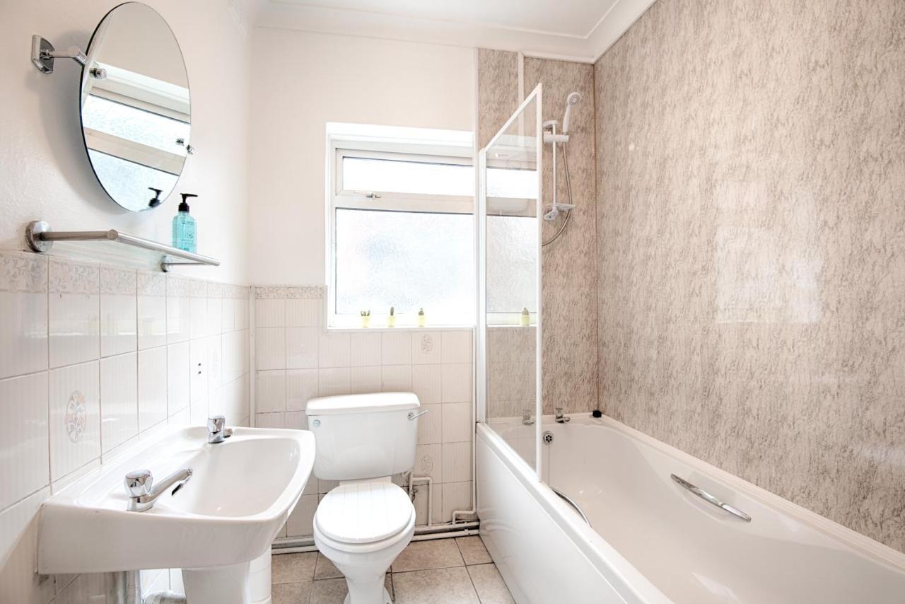 Parking, Smart Tv'S In All Rooms, Central Location 스완지 외부 사진