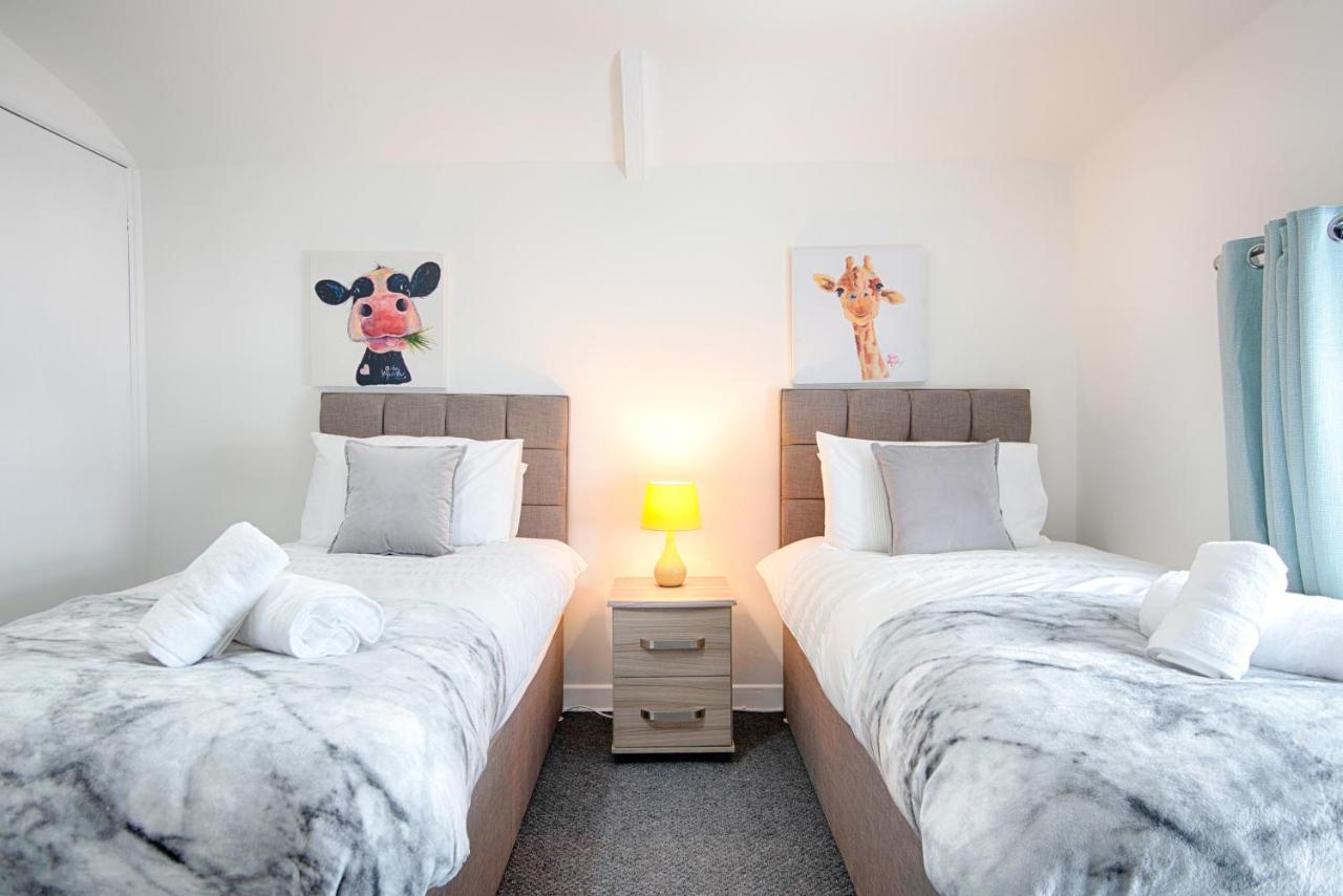 Parking, Smart Tv'S In All Rooms, Central Location 스완지 외부 사진