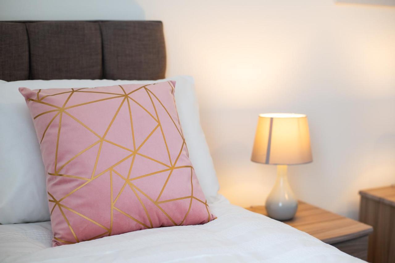 Parking, Smart Tv'S In All Rooms, Central Location 스완지 외부 사진