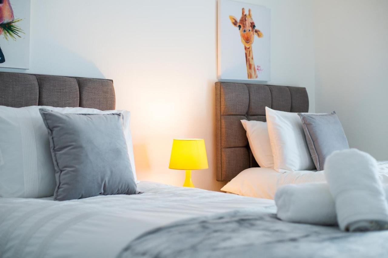 Parking, Smart Tv'S In All Rooms, Central Location 스완지 외부 사진