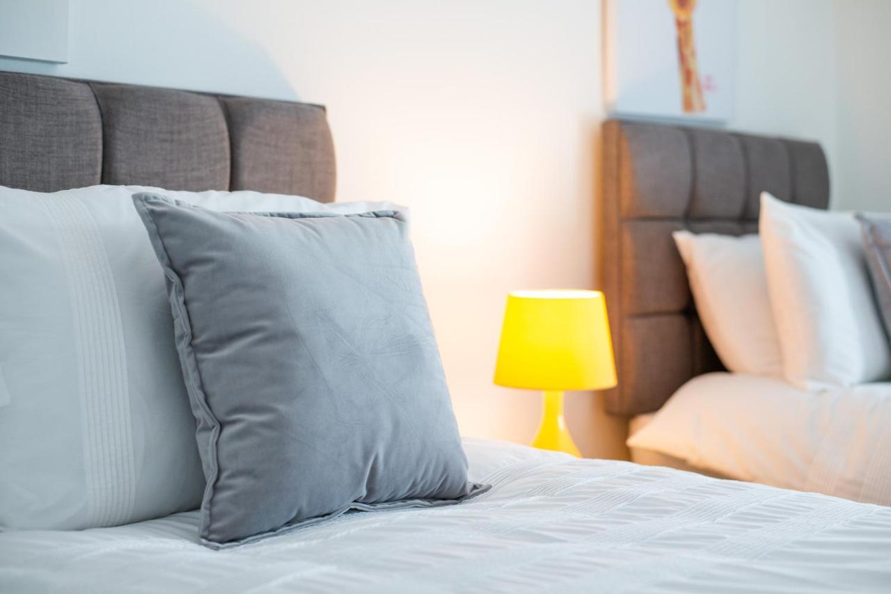 Parking, Smart Tv'S In All Rooms, Central Location 스완지 외부 사진
